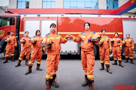 迎“三八”，消防女文员上演“消防时装秀”-三湘都市报