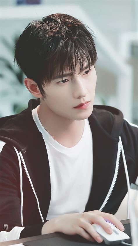侧颜男神杨洋图片