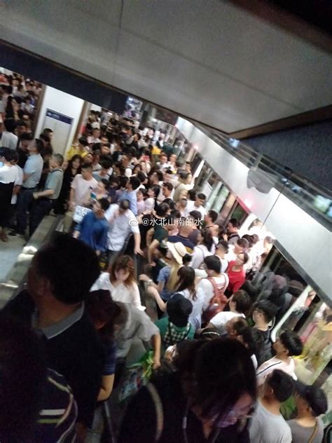 实拍：东京地铁拥挤不堪，简直是“通勤地狱”，人多到爆炸！