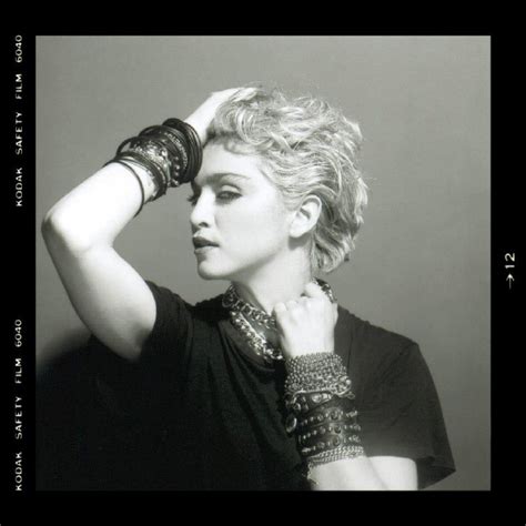 这是麦当娜（Madonna）首张同名专辑《麦当娜》的照片，这张专辑于1983年7月27日在美国首次发行。 - 派谷照片修复翻新上色