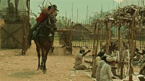 小伙带领村民抵抗英国殖民者，2023印度电影《1947》|1947|印度电影_新浪新闻