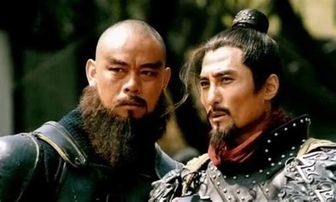 《水浒传》中，高俅的太尉，蔡京的太师，哪个官职更高？