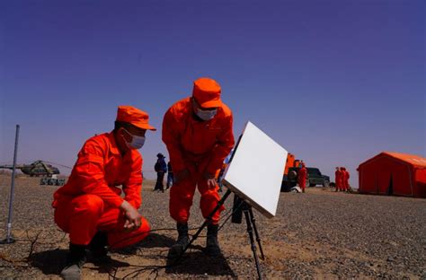 着陆场系统搜救演练 模拟女航天员出舱_中国载人航天官方网站