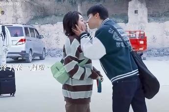 起猛了！看见李雪琴和帅哥拍吻戏了_凤凰网视频_凤凰网