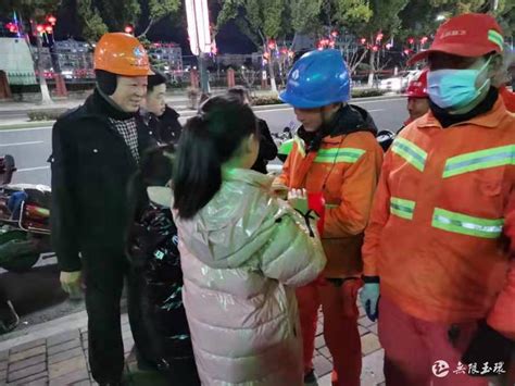 南昌火车站：妇女节与春运“相遇” 铁路女职工坚守岗位_手机新浪网