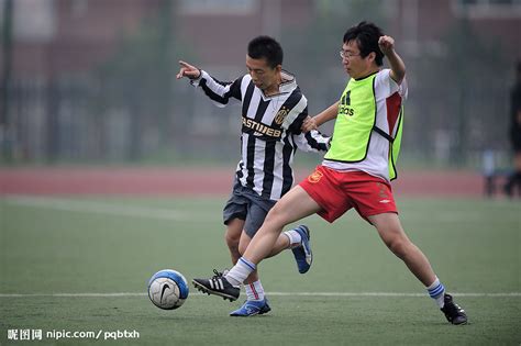 踢足球摄影图__职业人物_人物图库_摄影图库_昵图网nipic.com