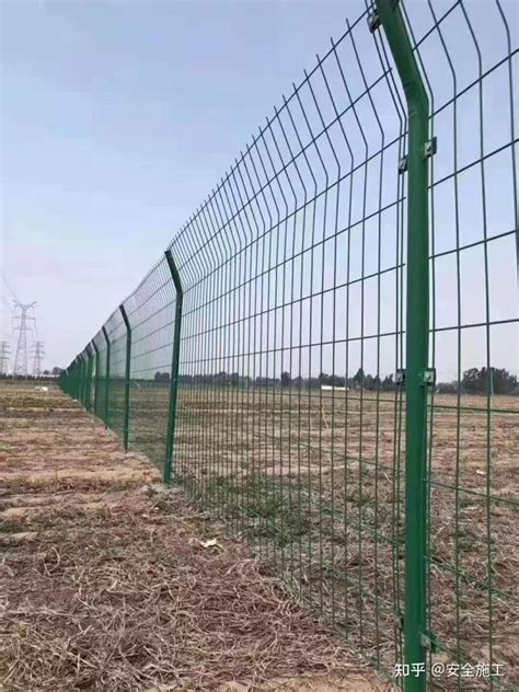钢丝网围墙多少钱一米 浸塑钢丝网围栏价格 围墙护栏网报价-阿里巴巴