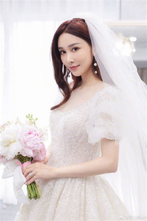 李子峰官宣求婚现场照曝光 网友称“又一个理想型结婚了”