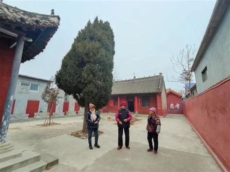 河南嵩县有个闫庄村，这个并不富裕的普通农村