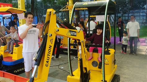 四季游乐设施 儿童工程车之儿童挖掘机 - 知乎