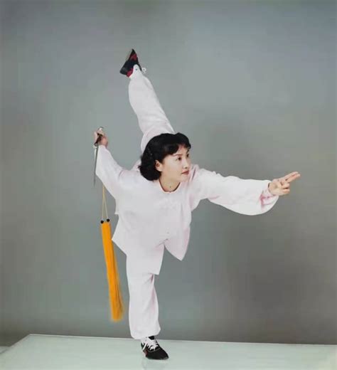 学武术妆容甜美女生头像