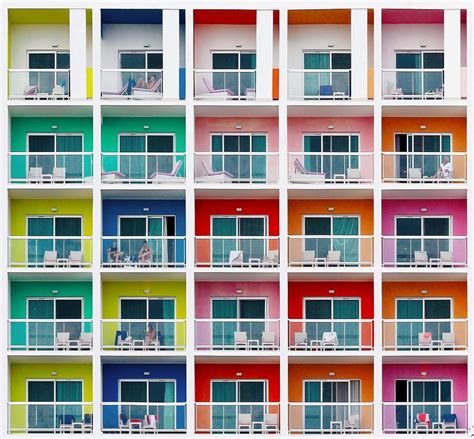 世界是彩色的 | 摄影师 Kirill Voronkov 带来色彩鲜明的极简风建筑摄|摄影师|建筑|摄影_新浪新闻