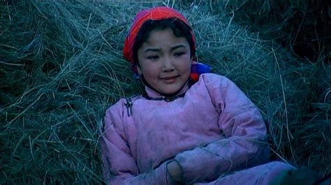 他带着中国第一部蒙古语电影《黑骏马》走遍世界_白音宝