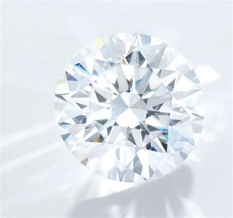 怎么形容钻石的闪耀,钻石发光怎么形容,形容钻石很闪的词语_大山谷图库