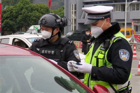 德阳公安交警全力以赴阻击新型冠状病毒疫情 | 中国周刊