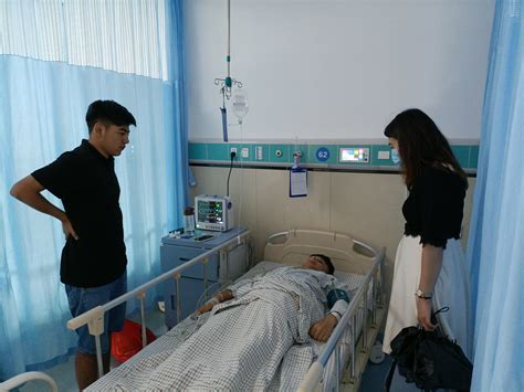 党委副书记吴媛前往医院看望住院学生-经济管理学院