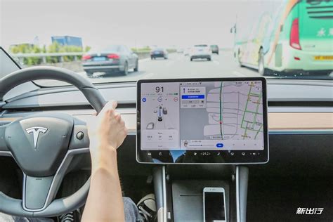 马斯克：特斯拉自动驾驶功能今年8月开始发布_凤凰科技