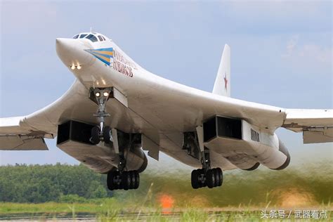 载弹量高达40吨，外号“白天鹅”，堪称苏俄暴力美学的经典之作|暴力|战略轰炸机|载弹量_新浪新闻
