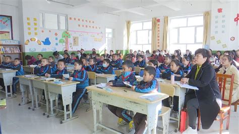 新疆师范大学在尼勒克县开展“国培计划”一对一精准帮扶送学送教活动