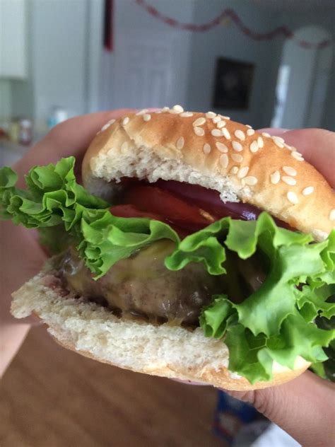 视频】美国小学生制作正宗美式牛肉汉堡American Cheeseburger的做法视频_做法步骤】_下厨房