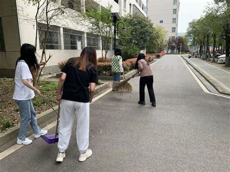 莲花办东环路社区 开展环境卫生大整治志愿服务活动