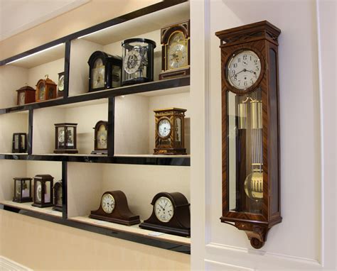 大叔修钟表40年，古董钟表摆满屋，如民间“故宫钟表馆”|机械|钟表|许琪_新浪新闻