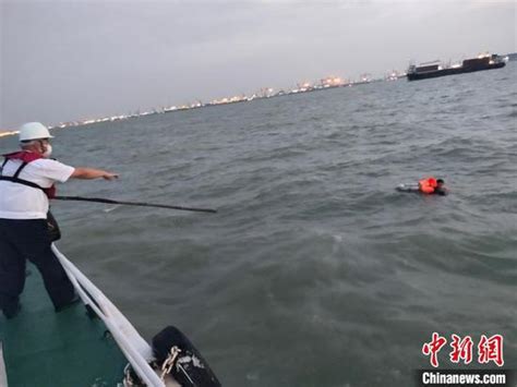 广州海事部门在珠江口紧急救起一跳海轻生船员_手机新浪网