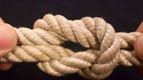 穿绳子打结-佛珠上的绳子怎么穿怎么打结中国结