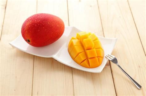 芒果的营养价值及功效与禁忌 吃芒果的好处注意事项_三思经验网