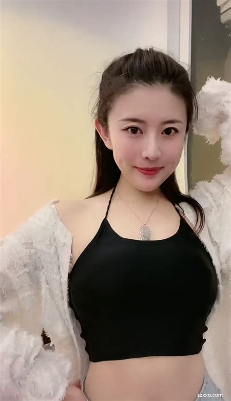 熊黛林丰满的身材图片