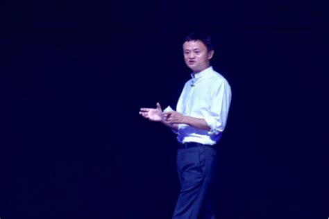 马云在2016杭州云栖大会上进行主题演讲
