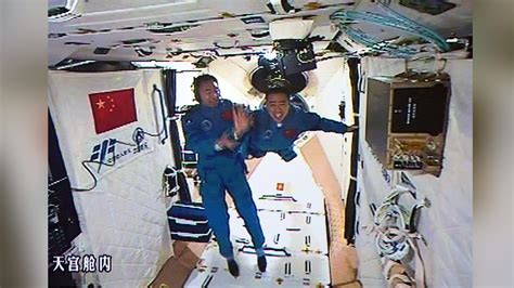 太空对话，国际空间站宇航员以坚韧命名太空舱，送上圣诞祝福_凤凰网视频_凤凰网