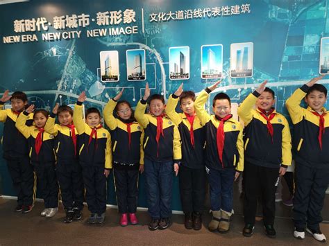 武汉市江夏区实验小学师生一行50人参观江夏区规划展示馆