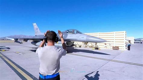 强大的美国空军F-16战隼战斗机向敌人展示了它的战争力量_腾讯视频