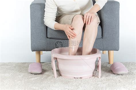 洗脚表情包图片