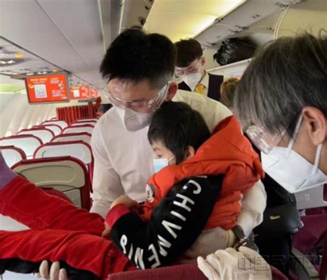 春运旅途中的感人一幕 天津航空航空安全员朱恩祺真情帮助特殊旅客-中国民航网