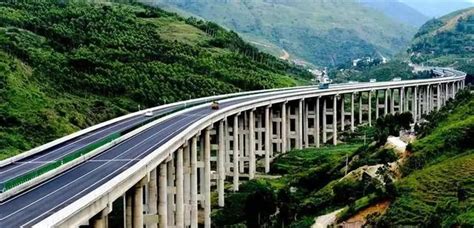 中国死亡率最高的公路，连续下坡27公里，让大货车司机闻风丧胆__财经头条