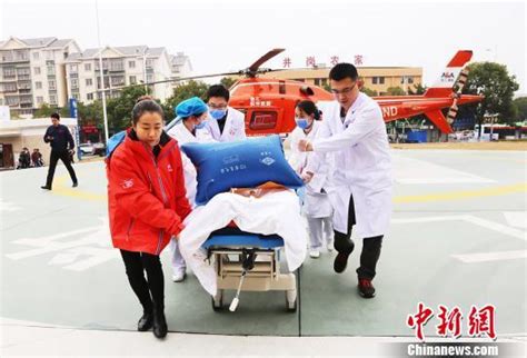 学生意外坠落生命垂危 直升机30分钟送至百公里外医院_新闻频道_中国青年网
