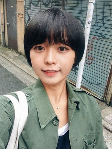 蘑菇头女孩图片