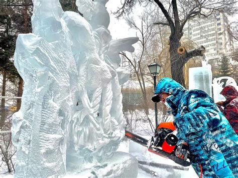 冰雪大世界赏冰雕坐雪车 多彩灯光迎幸福中国年_媒体推荐_新闻_齐鲁网