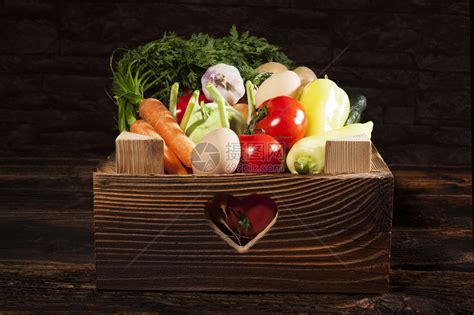 木箱中季节蔬菜高清图片下载-正版图片507542434-摄图网