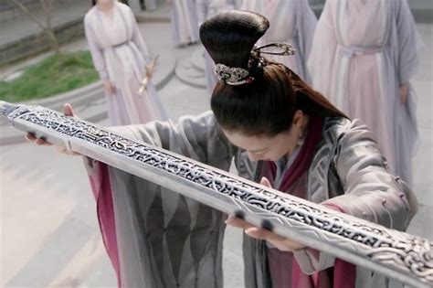 曾梦想仗剑走天涯？你可能想不到，中国剑文化是从一把石剑开始的_凤凰网