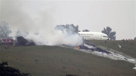 美国飞机坠毁_一个纪录片飞机山区坠毁外出求救 - 随意贴