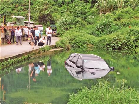 河池一小桥 接连发生车辆坠河事故--南国今报数字报刊