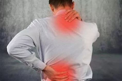 后背疼，腰椎以上肩膀以下疼是什么情况？