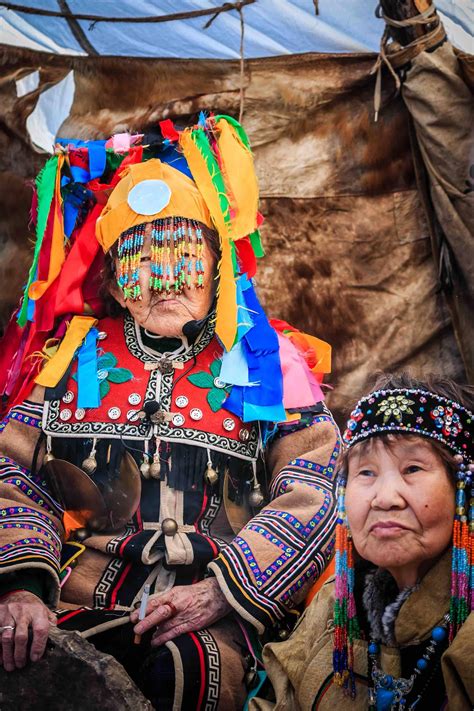 古代北方的萨满文化，色彩面具与服饰的艺术价值__凤凰网