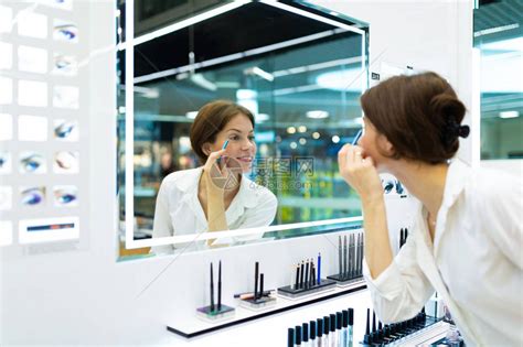新手怎么卖化妆品（化妆品销售技巧和话术）－营销策划网