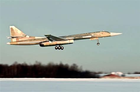 俄罗斯图-160 PK美国B-1B，俄国防部：俄轰炸机胜！