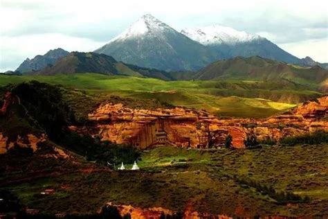张掖丹霞国家地质公园是国内唯一的丹霞地貌与彩色丘陵复合区……__财经头条