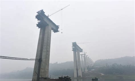 广安有一座渠江特大桥正在加快建设，明年7月通车